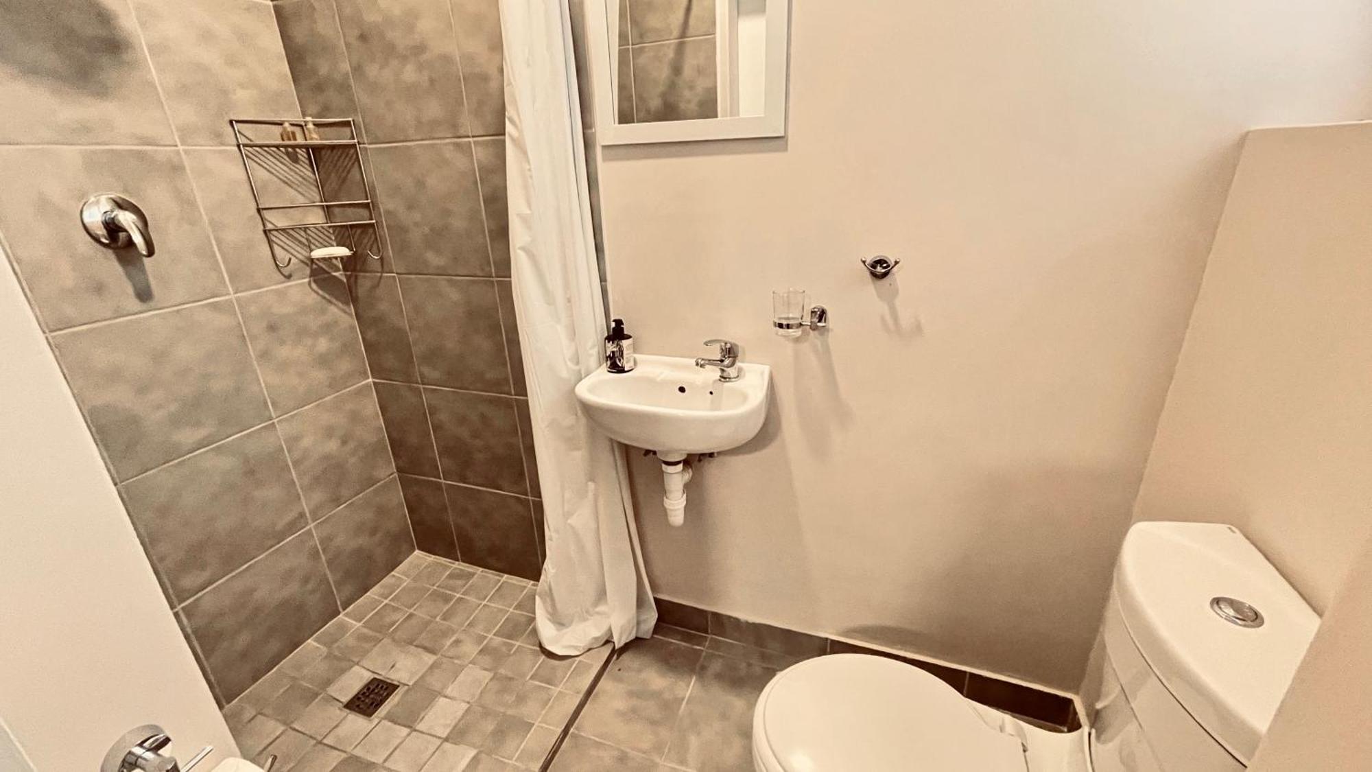 Cozy Apartments In Belgrade, Cukarica, Zeleznik, Free Parking And Wifi Szoba fotó